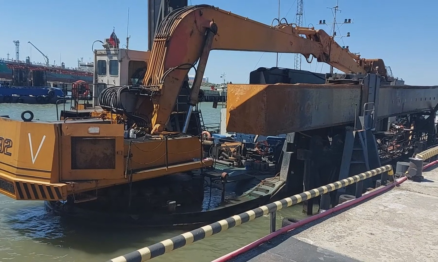 Замена переоснащение переоборудование установка отечественного двигателя на экскаваторе Liebherr P 992