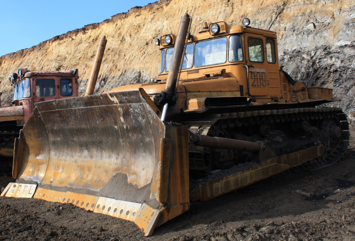 Переоборудование бульдозера ДЭТ 250 с ЯМЗ 7514, ТМЗ 8481 Замена переоснащение переоборудование установка отечественного двигателя на бульдозер ДЭТ 250