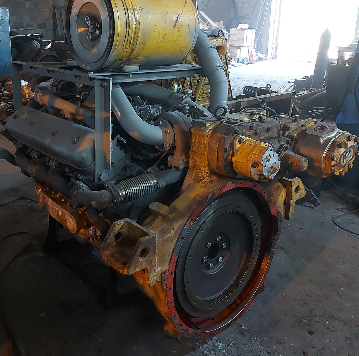 Замена переоснащение переоборудование установка отечественного двигателя на бульдозер Shantui SD22