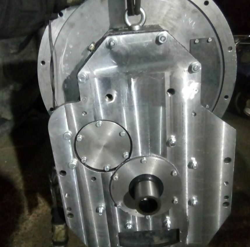 Редуктор смещения осей для переоборудования трактора Buhler Versatile 2210 с ЯМЗ 536 Замена переоснащение переоборудование трактора Buhler Versatile 2210 с ЯМЗ 536