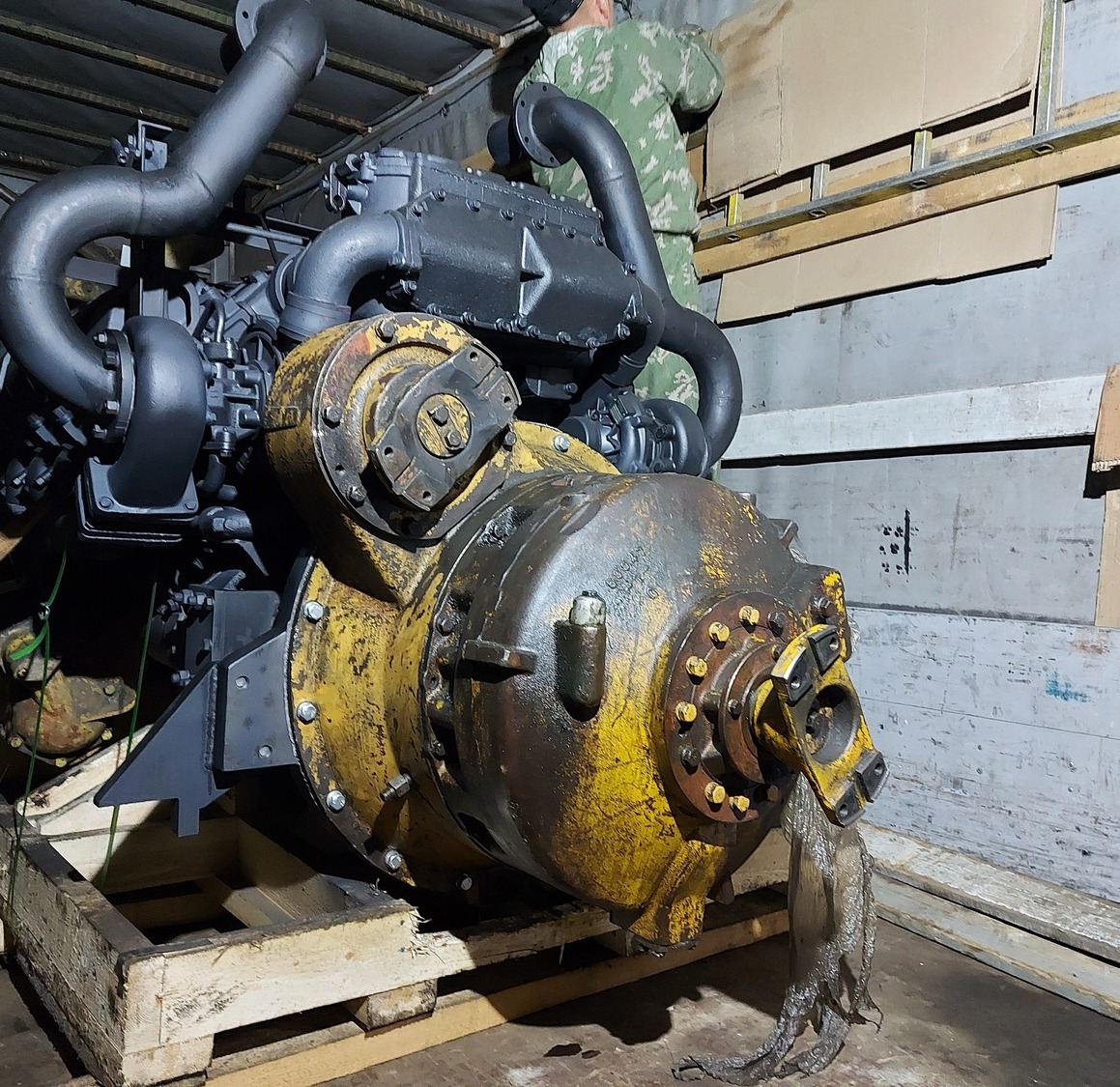 Замена переоснащение переоборудование установка отечественного двигателя на погрузчик Caterpillar 992В