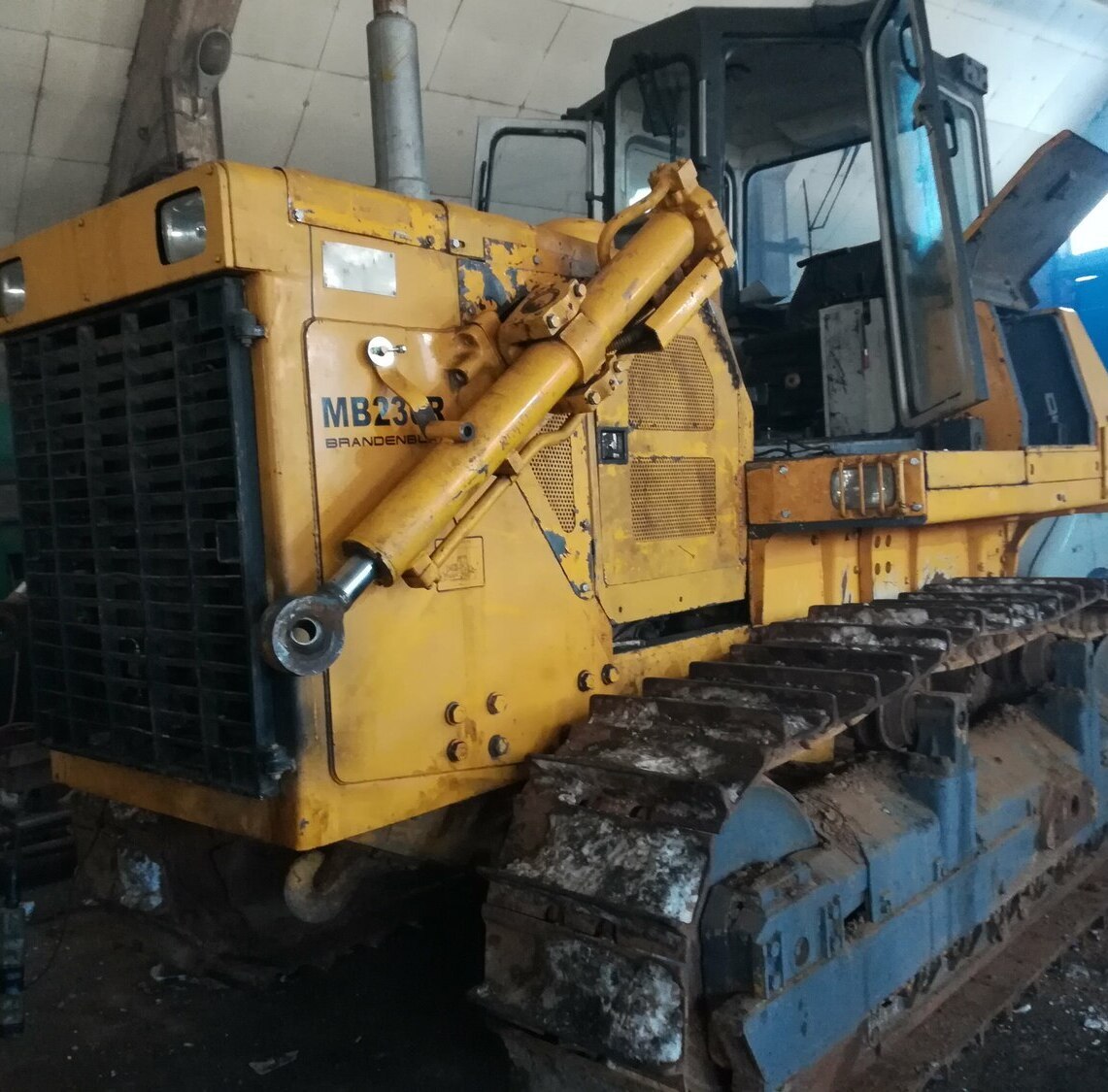 Замена переоснащение переоборудование установка отечественного двигателя на бульдозер Mitsuber MB 230R Brandenburg